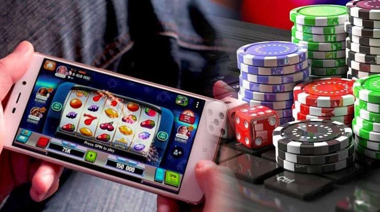 Filipino player browsing Paldo Casino on a mobile phone